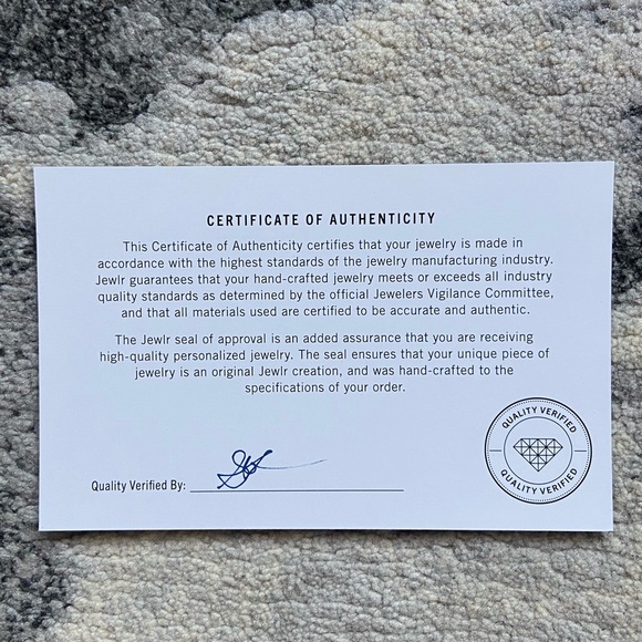 jewlr G initial pendant & chain - Picture 9 of 9